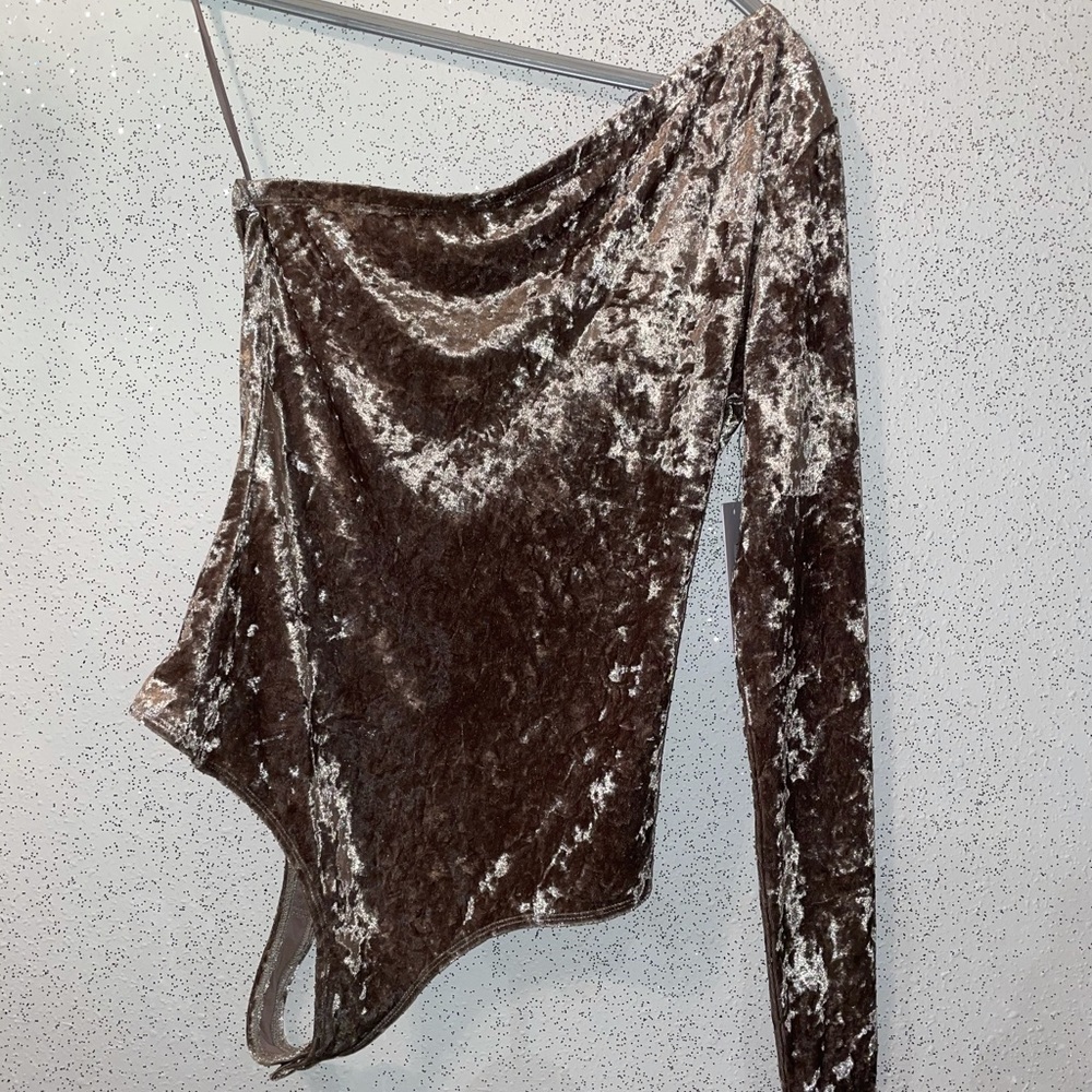 GUESS one shoulder bodysuit